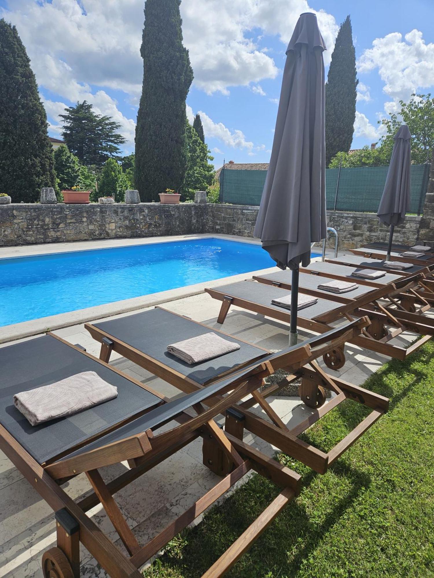 Villa Letizia Oprtalj Buitenkant foto