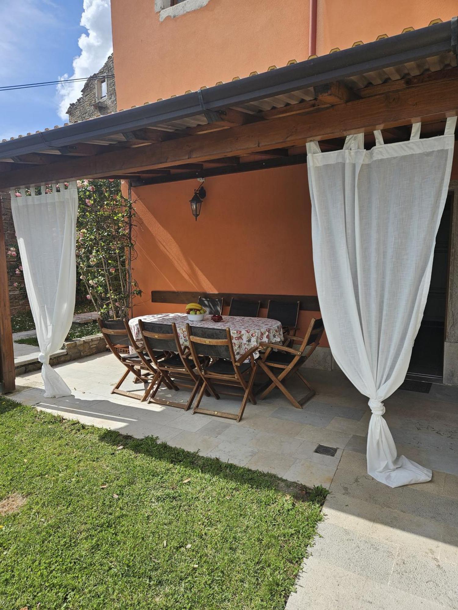 Villa Letizia Oprtalj Buitenkant foto