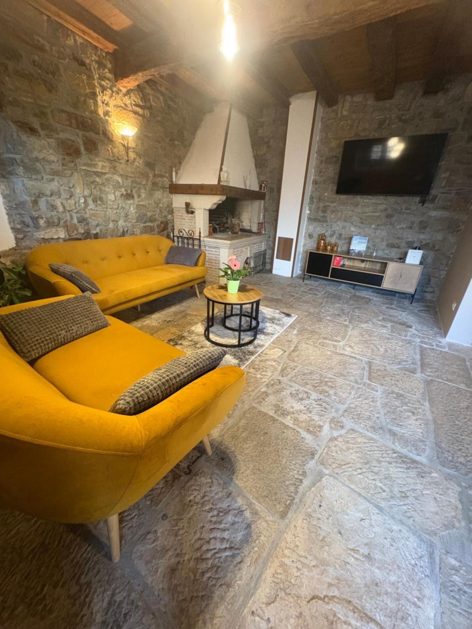 Villa Letizia Oprtalj Buitenkant foto
