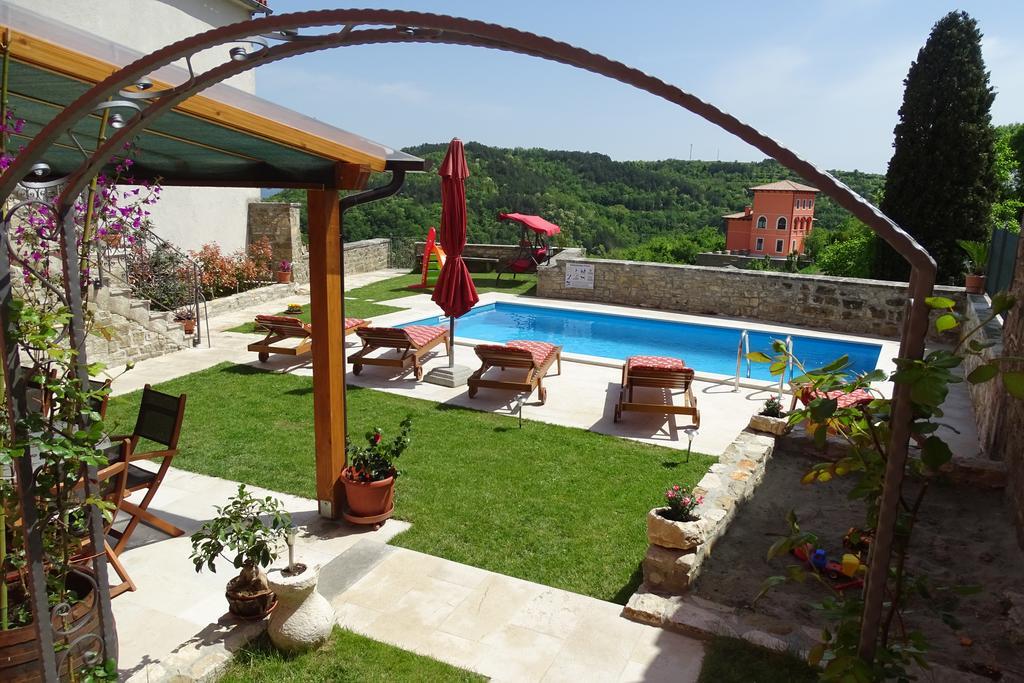 Villa Letizia Oprtalj Buitenkant foto